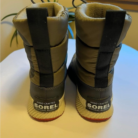 EUC Sorel Winter Snow Boots - Picture 4 of 8